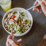 pessoa-comendo-alimentos-saudaveis